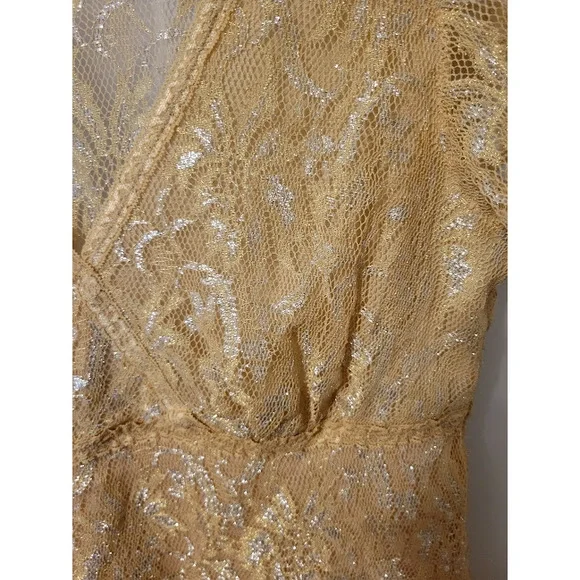 Shimmering Gold Lace Top Size L - Picture 2 of 5